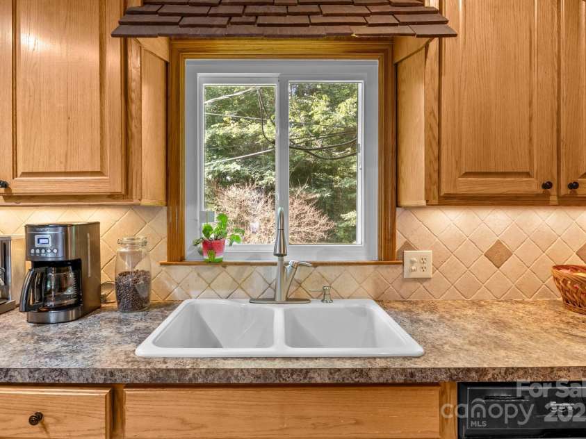 143 Bostian Lake Road, Statesville, NC 28677.  MLS# CAR4275561, YatesRealty ID 25365. Kitchen