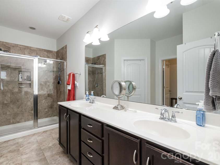 131 Aztec Circle, Mooresville, NC 28117.  MLS# CAR4362452, YatesRealty ID 25366. Primary Bath