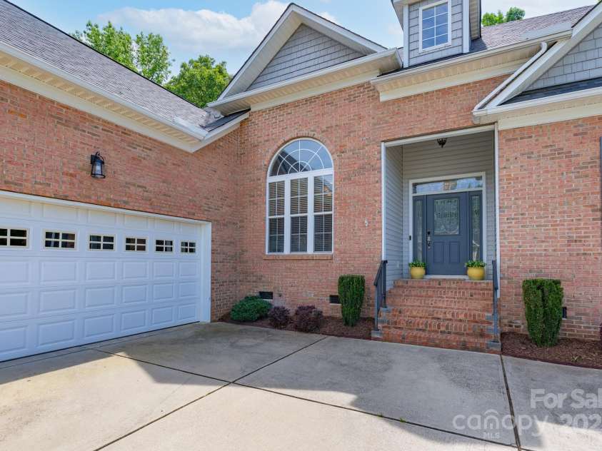 1643 Essex Hall Drive, Rock Hill, SC 29730.  MLS# CAR4258475, YatesRealty ID 25366. 
