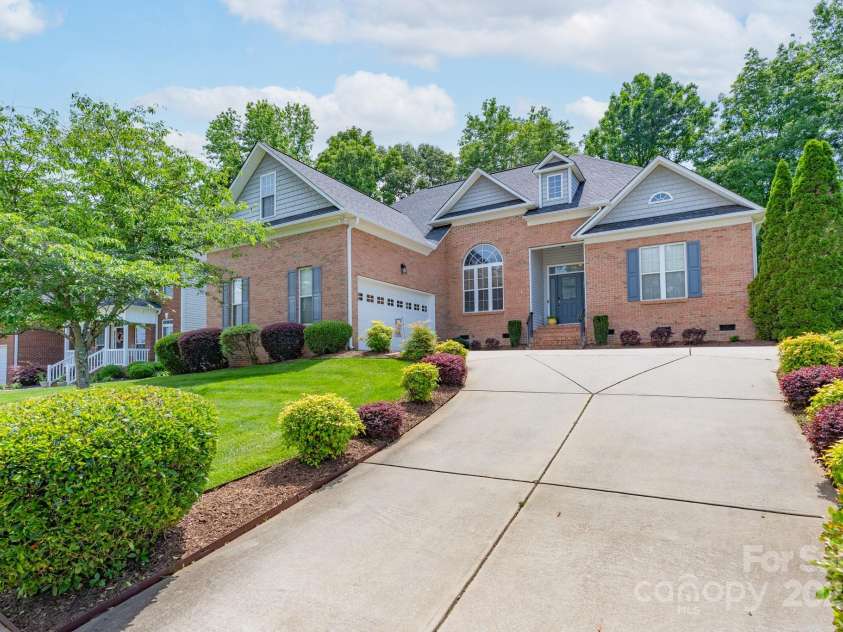 1643 Essex Hall Drive, Rock Hill, SC 29730.  MLS# CAR4258475, YatesRealty ID 25366. 