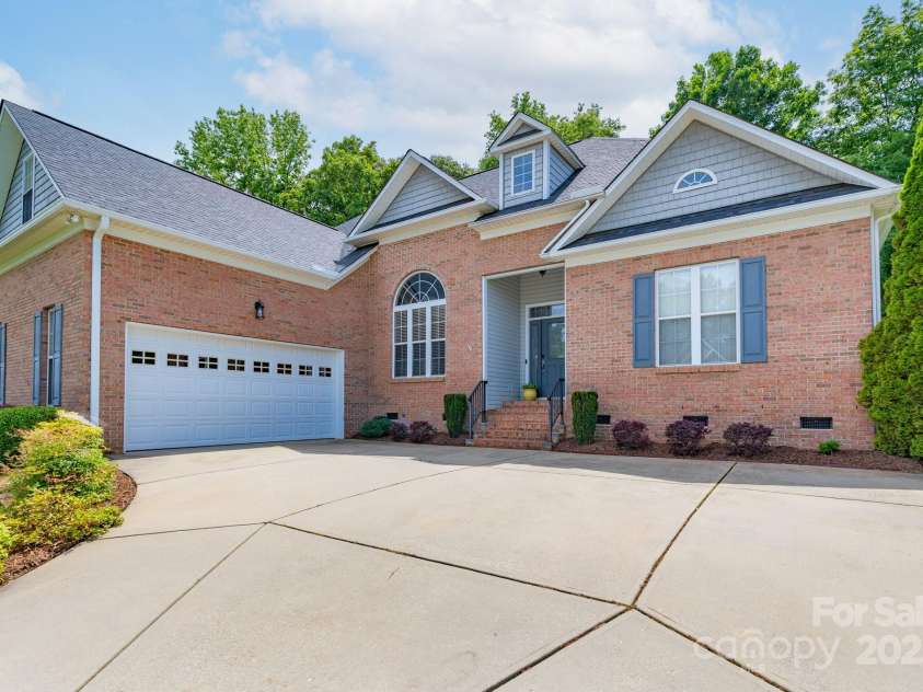 1643 Essex Hall Drive, Rock Hill, SC 29730.  MLS# CAR4258475, YatesRealty ID 25366. 