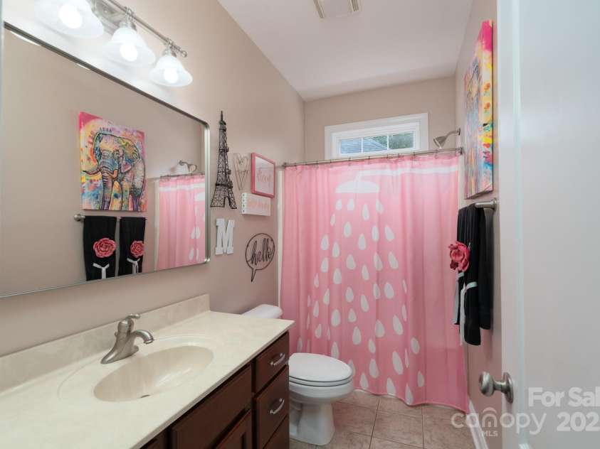1643 Essex Hall Drive, Rock Hill, SC 29730.  MLS# CAR4258475, YatesRealty ID 25366. Full Bathroom on Main