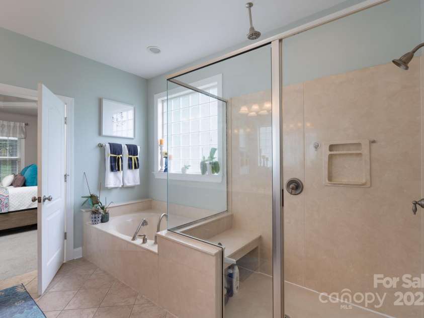 1643 Essex Hall Drive, Rock Hill, SC 29730.  MLS# CAR4258475, YatesRealty ID 25366. Primary Bathroom w/ Walk-In Shower on Main