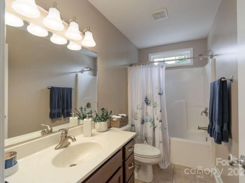 1643 Essex Hall Drive, Rock Hill, SC 29730.  MLS# CAR4258475, YatesRealty ID 25366. Upstairs Full Bathroom