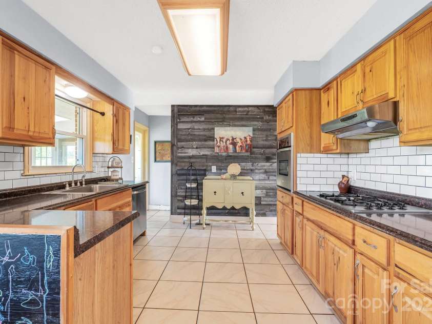 550 Old Newfound Road, Leicester, NC 28748.  MLS# CAR4249093, YatesRealty ID 25367. 