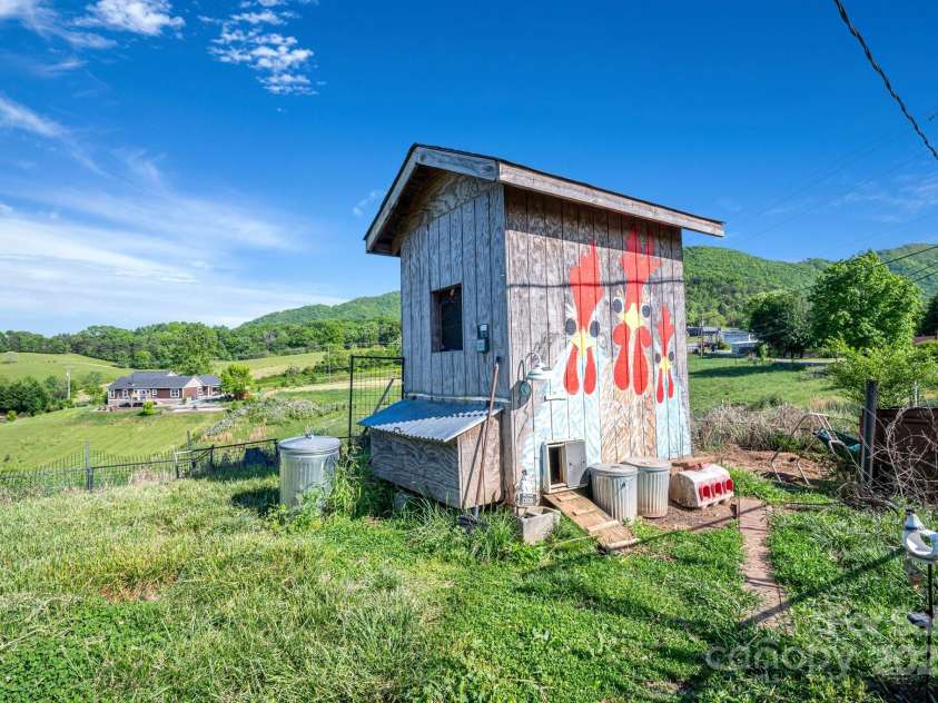 550 Old Newfound Road, Leicester, NC 28748.  MLS# CAR4249093, YatesRealty ID 25367. 