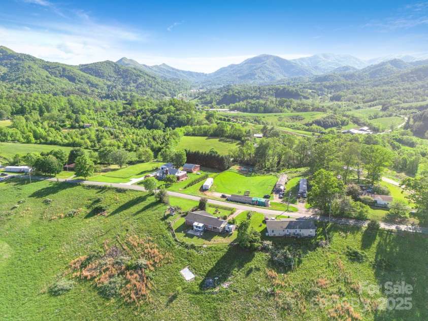 550 Old Newfound Road, Leicester, NC 28748.  MLS# CAR4249093, YatesRealty ID 25367. 