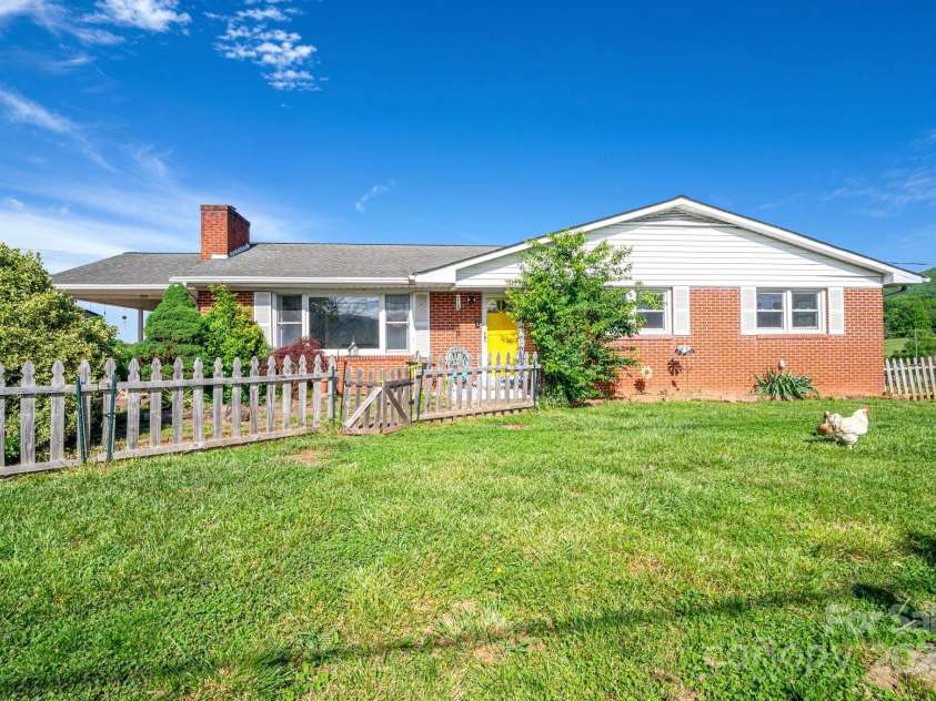 550 Old Newfound Road, Leicester, NC 28748.  MLS# CAR4249093, YatesRealty ID 25367. 