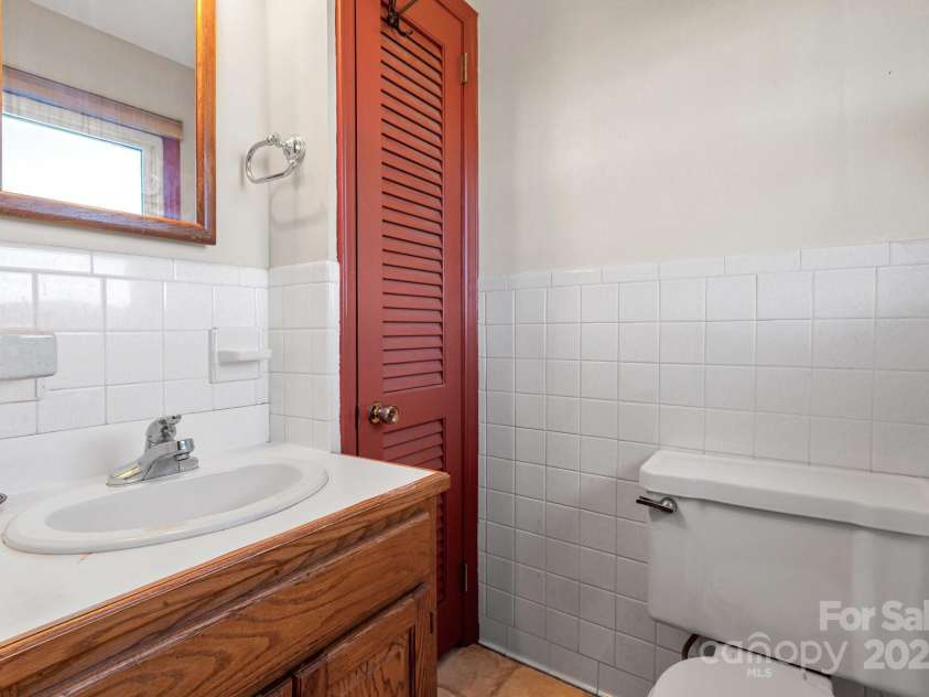 550 Old Newfound Road, Leicester, NC 28748.  MLS# CAR4249093, YatesRealty ID 25367. Half bath