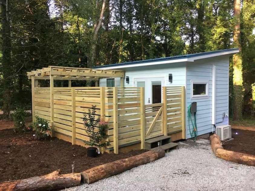 401 Church Street, Warrenton, NC 27589.  MLS# CAR4269266, YatesRealty ID 25368. 