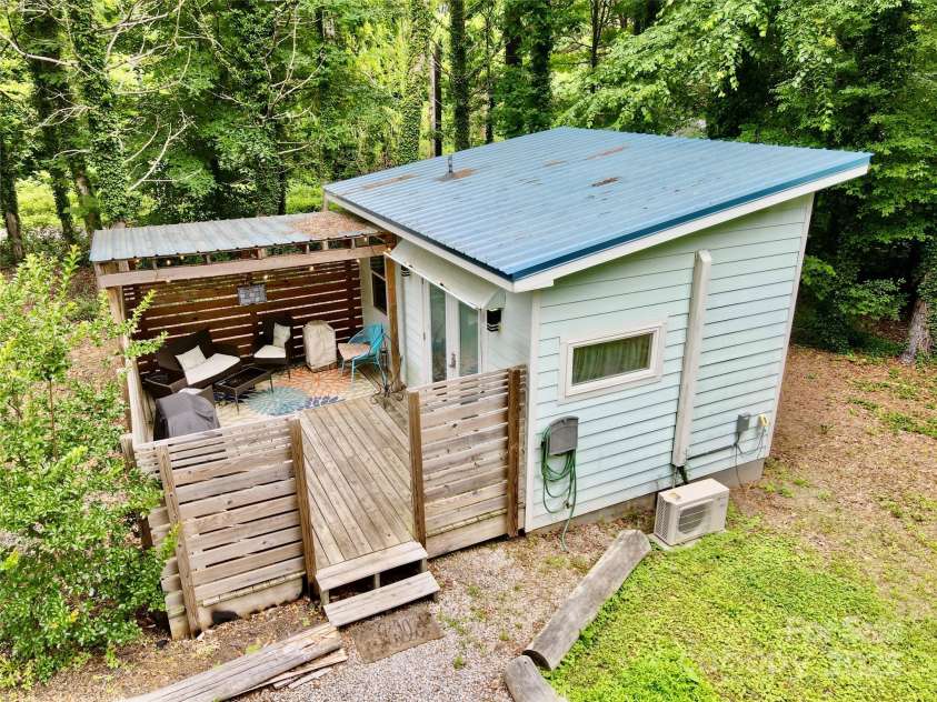 401 Church Street, Warrenton, NC 27589.  MLS# CAR4269266, YatesRealty ID 25368. 