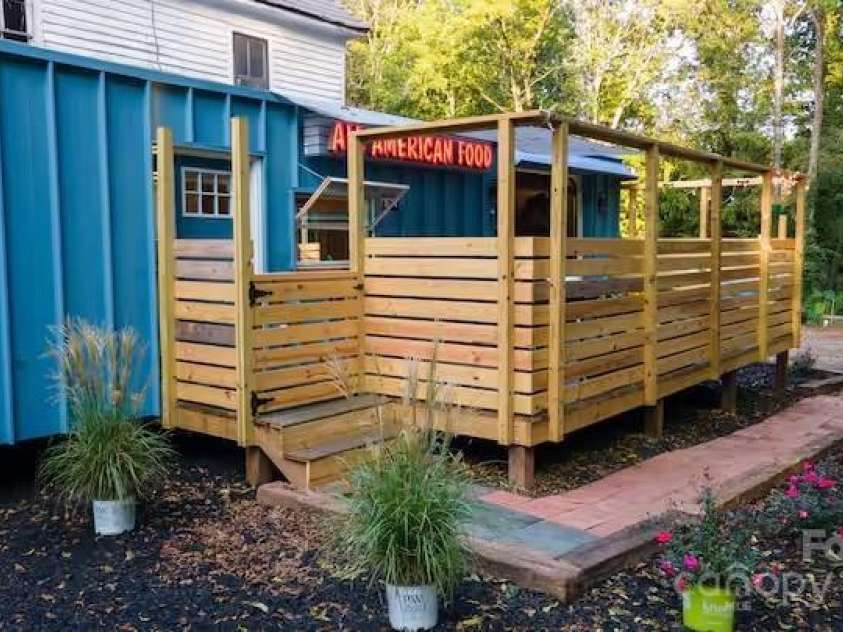 401 Church Street, Warrenton, NC 27589.  MLS# CAR4269266, YatesRealty ID 25368. 