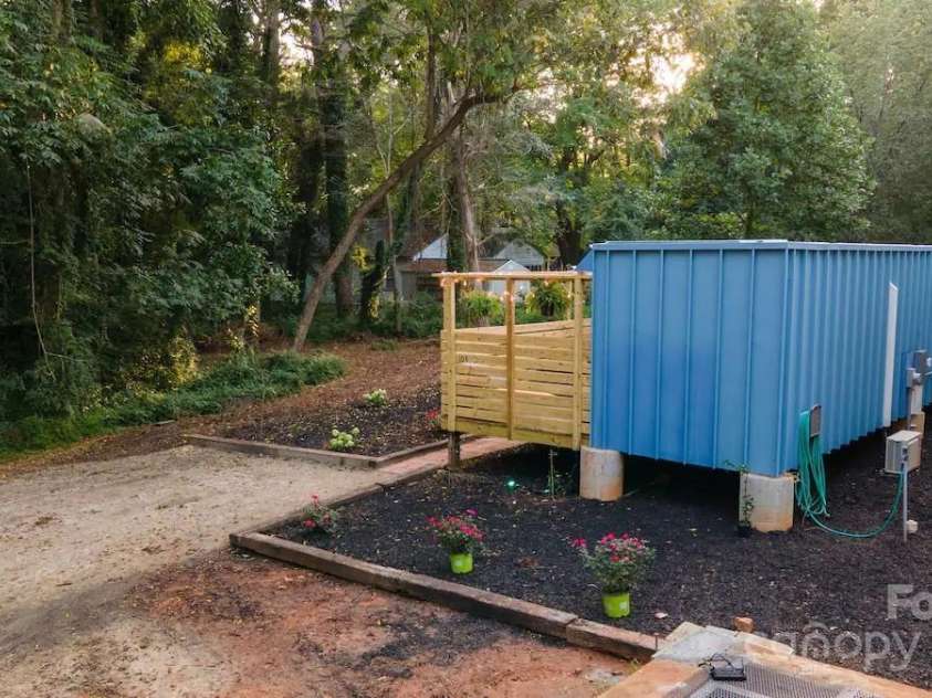 401 Church Street, Warrenton, NC 27589.  MLS# CAR4269266, YatesRealty ID 25368. 