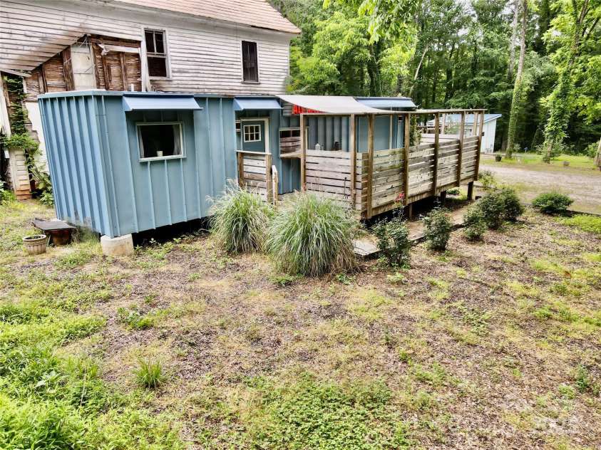 401 Church Street, Warrenton, NC 27589.  MLS# CAR4269266, YatesRealty ID 25368. 