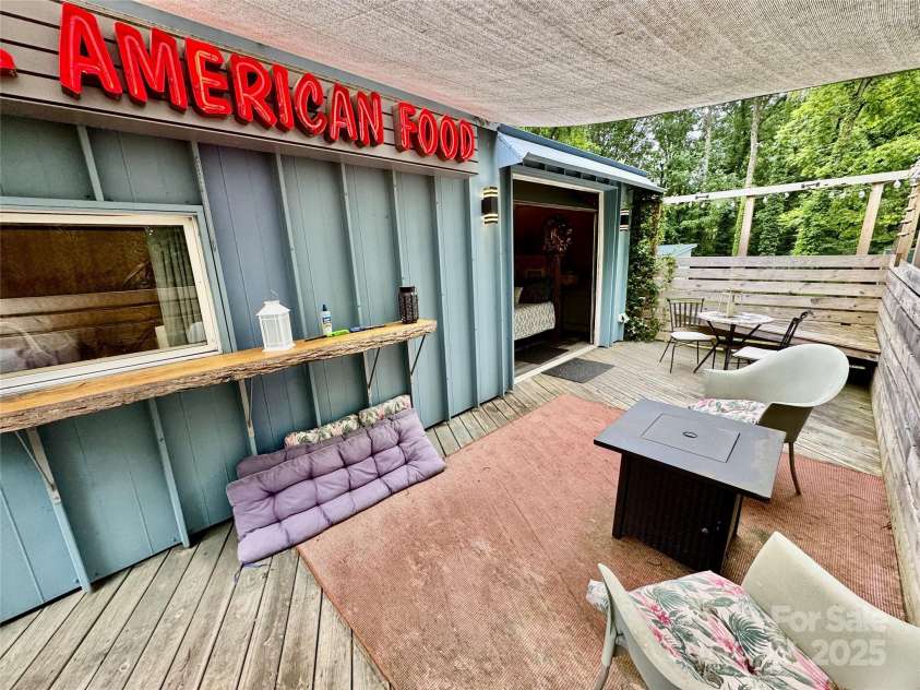 401 Church Street, Warrenton, NC 27589.  MLS# CAR4269266, YatesRealty ID 25368. 