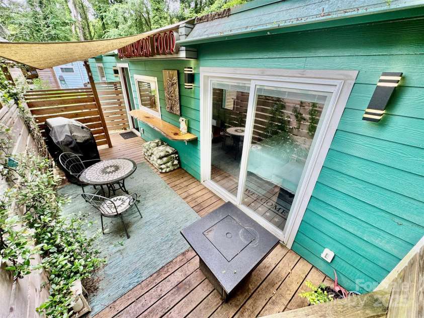 401 Church Street, Warrenton, NC 27589.  MLS# CAR4269266, YatesRealty ID 25368. 