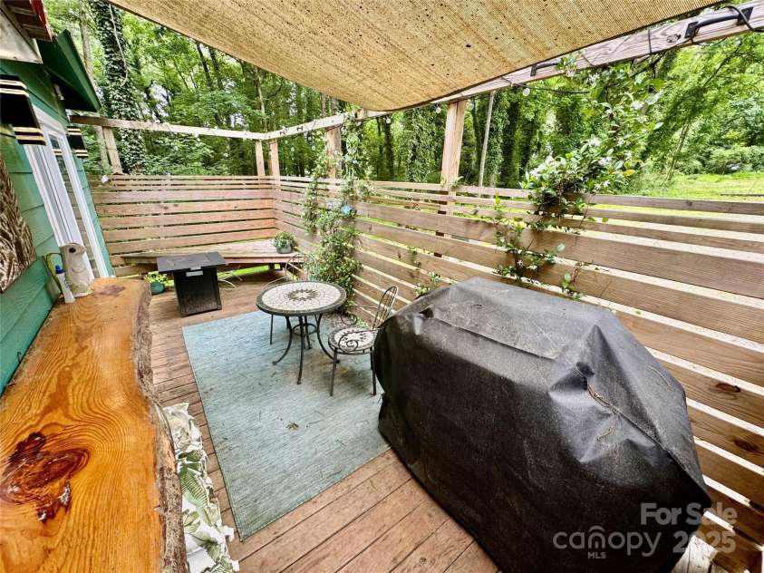 401 Church Street, Warrenton, NC 27589.  MLS# CAR4269266, YatesRealty ID 25368. 