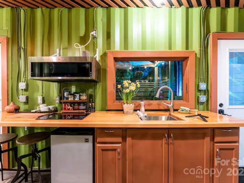 401 Church Street, Warrenton, NC 27589.  MLS# CAR4269266, YatesRealty ID 25368. 