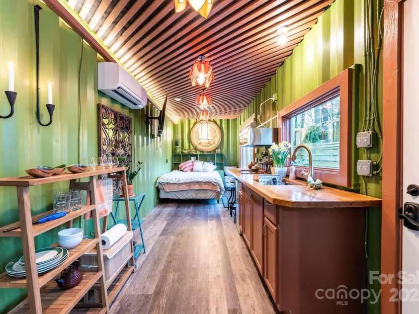 401 Church Street, Warrenton, NC 27589.  MLS# CAR4269266, YatesRealty ID 25368. 