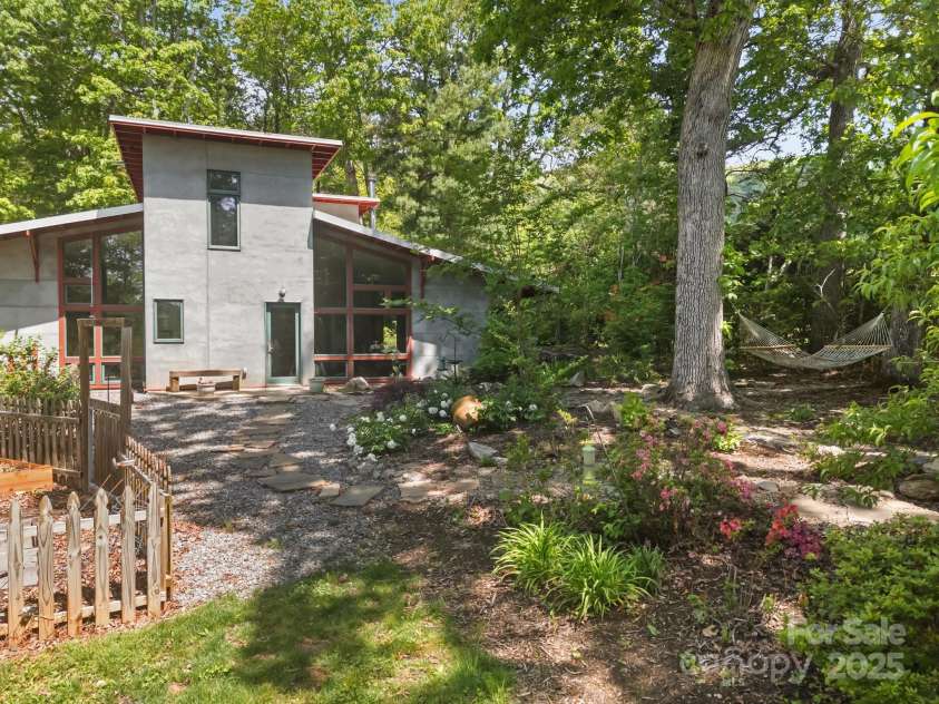 27 Rosebud Lane, Fairview, NC 28730.  MLS# CAR4273615, YatesRealty ID 25369. 