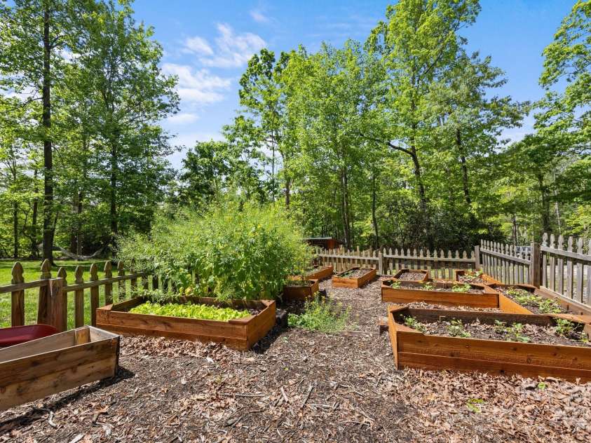 27 Rosebud Lane, Fairview, NC 28730.  MLS# CAR4273615, YatesRealty ID 25369. 