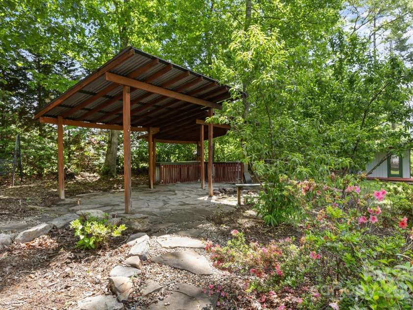 27 Rosebud Lane, Fairview, NC 28730.  MLS# CAR4273615, YatesRealty ID 25369. 