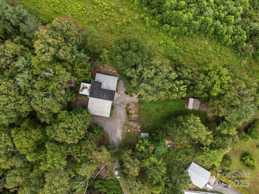 27 Rosebud Lane, Fairview, NC 28730.  MLS# CAR4273615, YatesRealty ID 25369. 