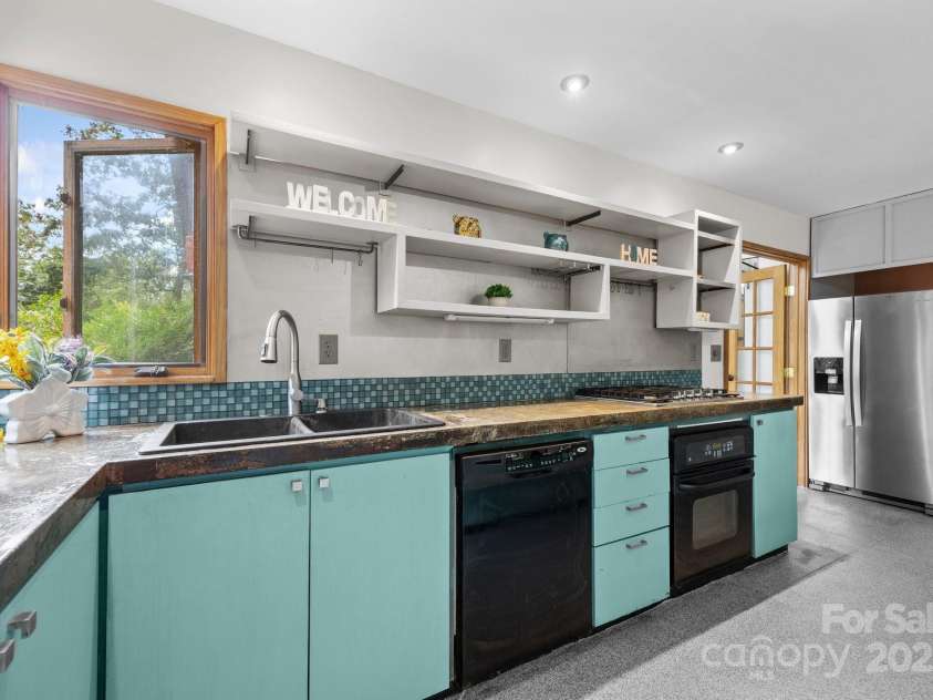 27 Rosebud Lane, Fairview, NC 28730.  MLS# CAR4273615, YatesRealty ID 25369. 