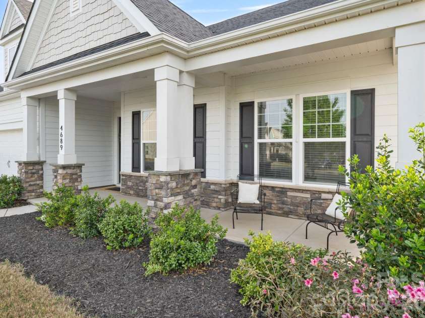 4689 Kingswood Drive, Fort Mill, SC 29707.  MLS# CAR4360868, YatesRealty ID 25369. 