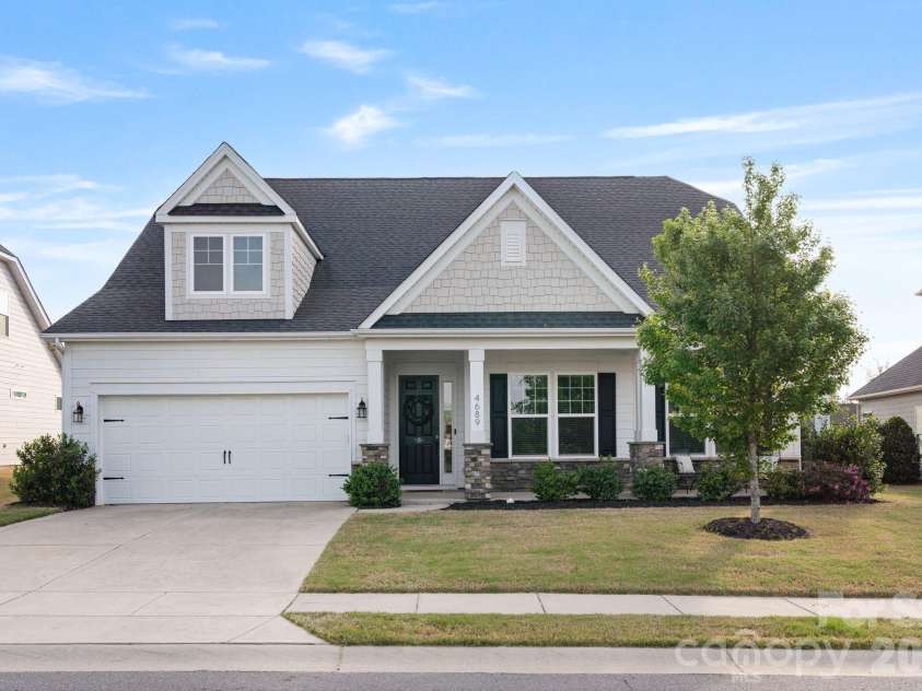 4689 Kingswood Drive, Fort Mill, SC 29707.  MLS# CAR4360868, YatesRealty ID 25369. 