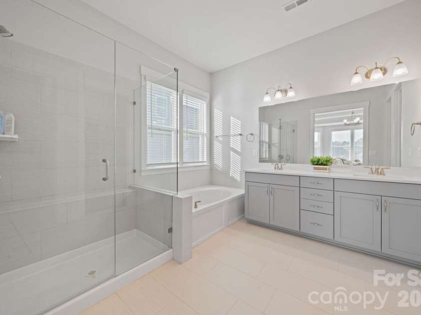 4689 Kingswood Drive, Fort Mill, SC 29707.  MLS# CAR4360868, YatesRealty ID 25369. 