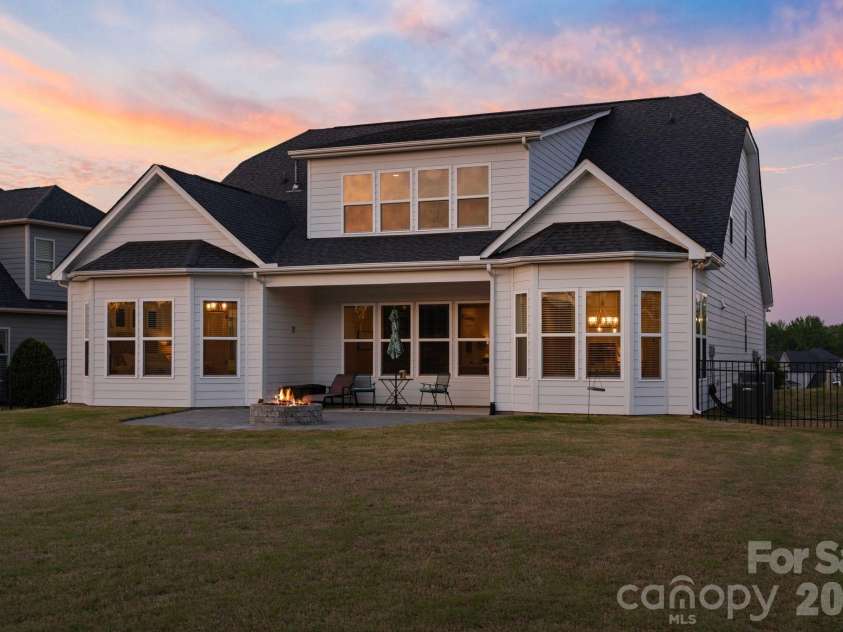4689 Kingswood Drive, Fort Mill, SC 29707.  MLS# CAR4360868, YatesRealty ID 25369. 