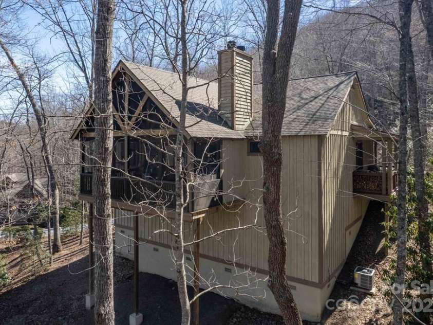 31 Whispering Falls Court, Tuckasegee, NC 28783.  MLS# CAR4234126, YatesRealty ID 2537. 