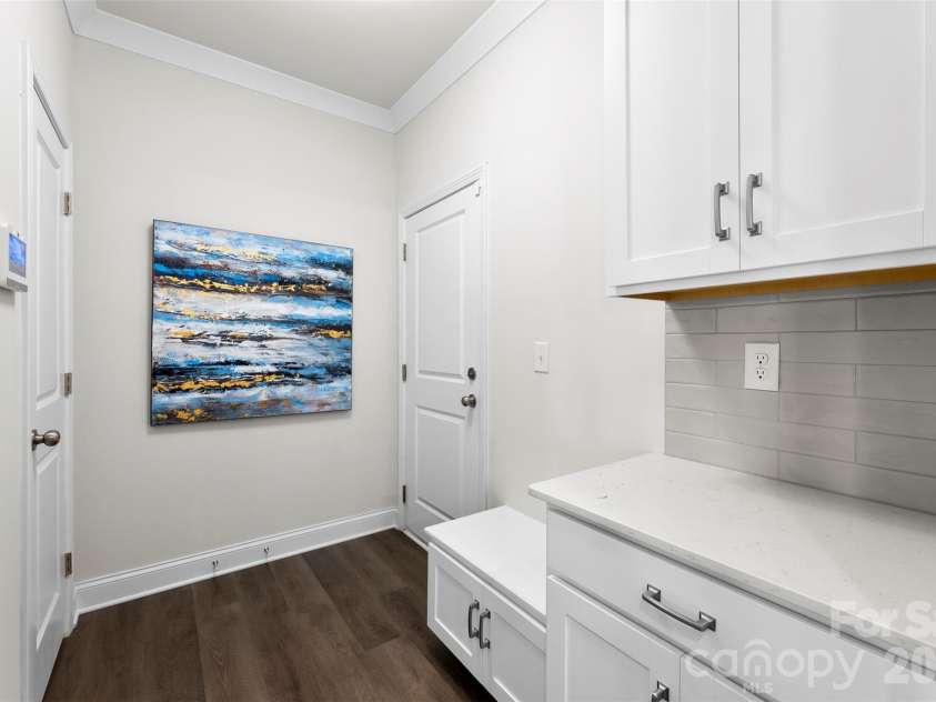 10141 Rainier Trail Drive, Huntersville, NC 28078.  MLS# CAR4375749, YatesRealty ID 25370. Given the layout and existing functionality of the butler's pantry, its substantial storage capacity makes it the perfect location to establish an efficient and well-organized coffee station. The pantry's desi