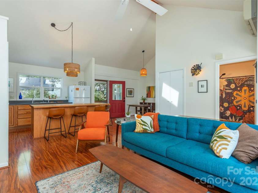 43 Vermont Court, Asheville, NC 28806.  MLS# CAR4305469, YatesRealty ID 25371. 