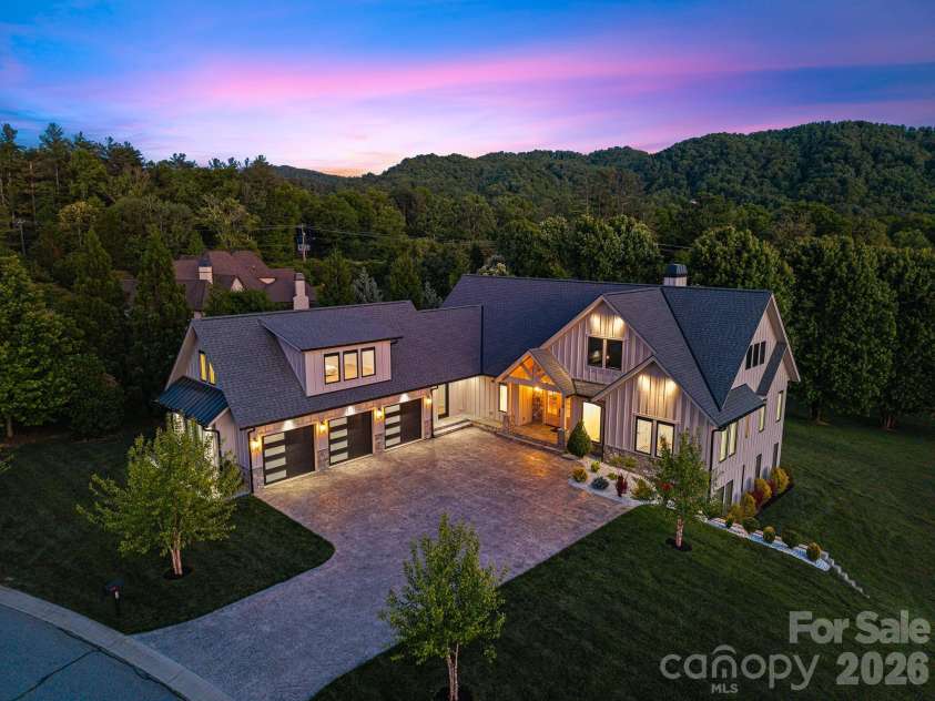 10 Autumn Leaf Drive, Fletcher, NC 28732.  MLS# CAR4383974, YatesRealty ID 25375. 
