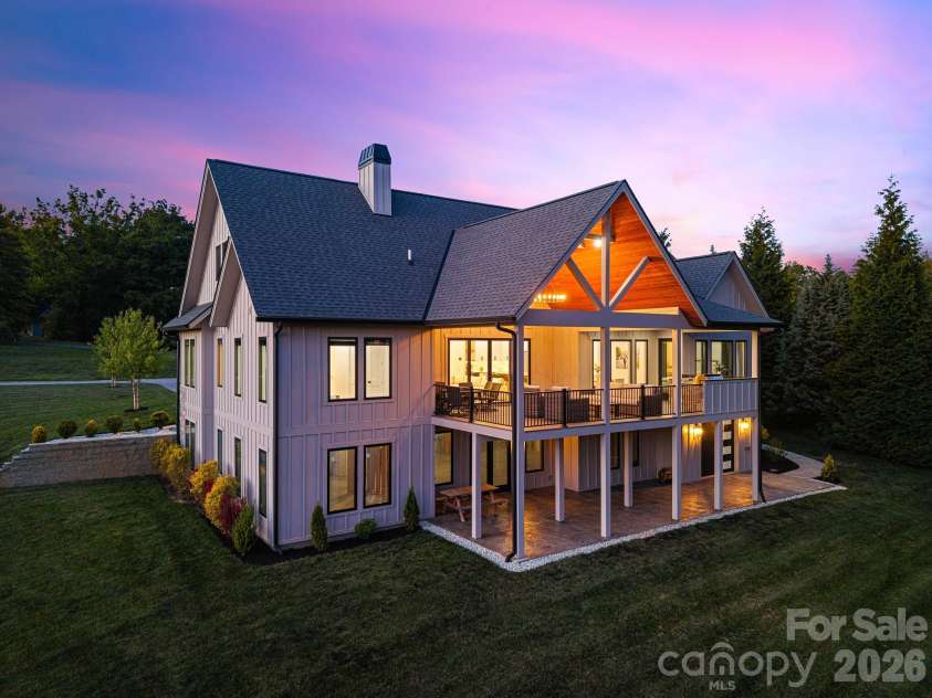 10 Autumn Leaf Drive, Fletcher, NC 28732.  MLS# CAR4383974, YatesRealty ID 25375. 