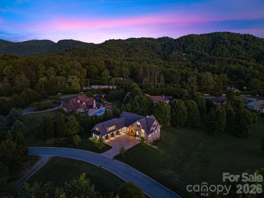 10 Autumn Leaf Drive, Fletcher, NC 28732.  MLS# CAR4383974, YatesRealty ID 25375. 