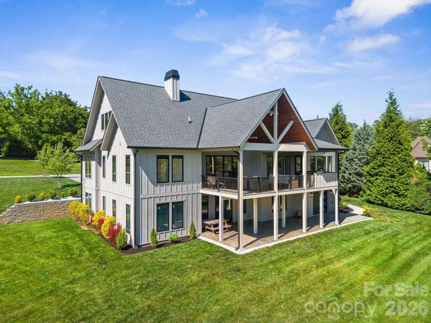 10 Autumn Leaf Drive, Fletcher, NC 28732.  MLS# CAR4383974, YatesRealty ID 25375. 