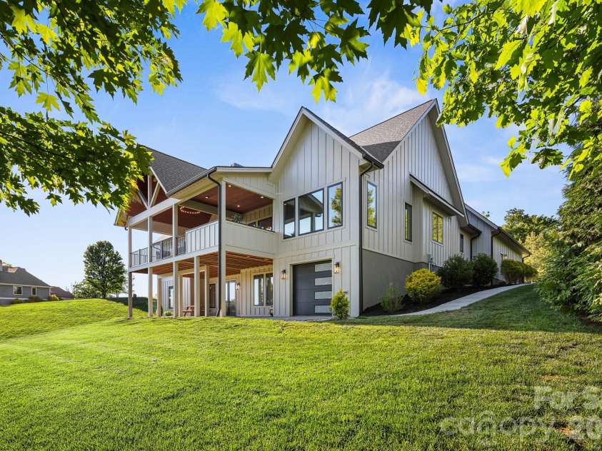 10 Autumn Leaf Drive, Fletcher, NC 28732.  MLS# CAR4383974, YatesRealty ID 25375. 