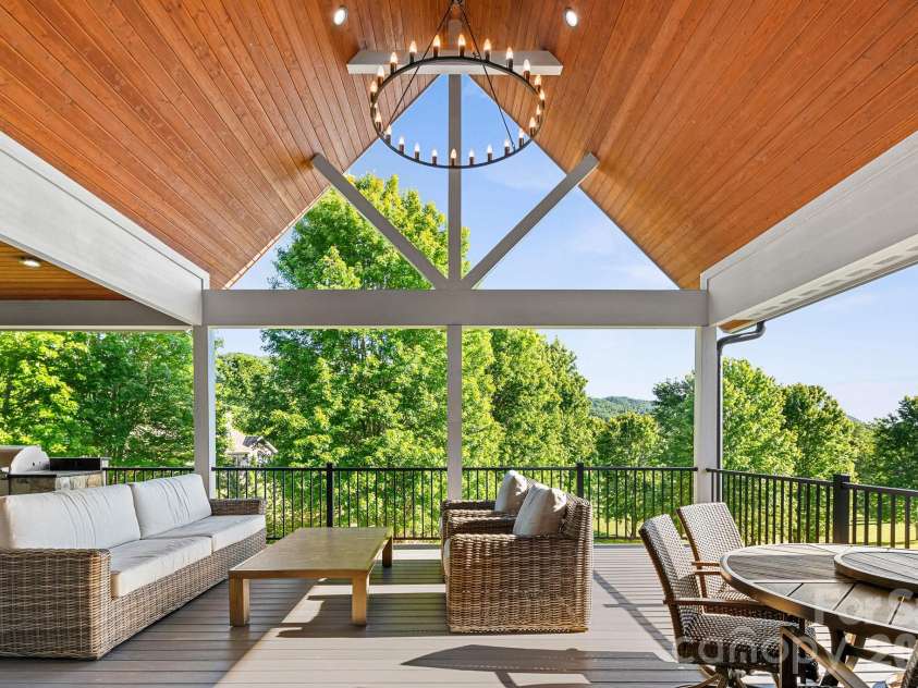 10 Autumn Leaf Drive, Fletcher, NC 28732.  MLS# CAR4383974, YatesRealty ID 25375. 