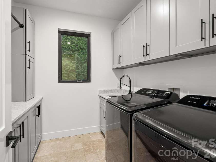 10 Autumn Leaf Drive, Fletcher, NC 28732.  MLS# CAR4383974, YatesRealty ID 25375. 