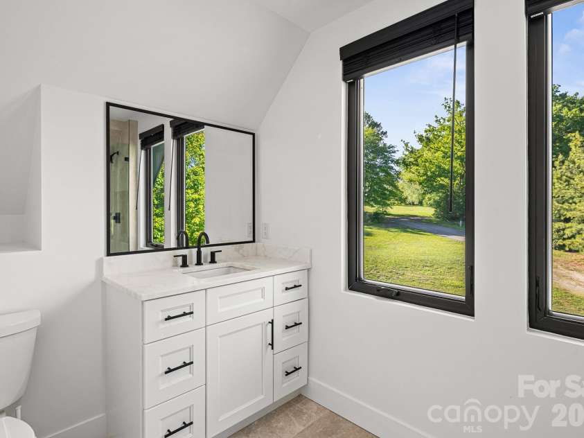 10 Autumn Leaf Drive, Fletcher, NC 28732.  MLS# CAR4383974, YatesRealty ID 25375. 