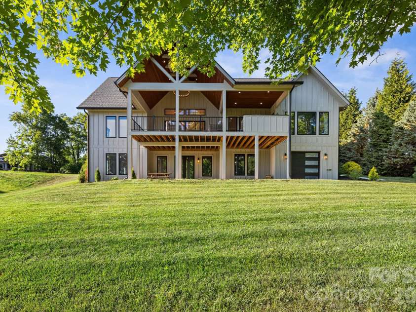 10 Autumn Leaf Drive, Fletcher, NC 28732.  MLS# CAR4383974, YatesRealty ID 25375. 