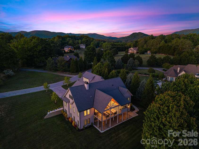 10 Autumn Leaf Drive, Fletcher, NC 28732.  MLS# CAR4383974, YatesRealty ID 25375. 
