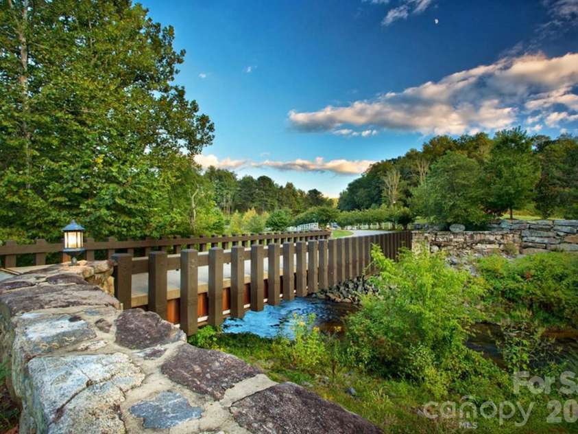 10 Autumn Leaf Drive, Fletcher, NC 28732.  MLS# CAR4383974, YatesRealty ID 25375. 