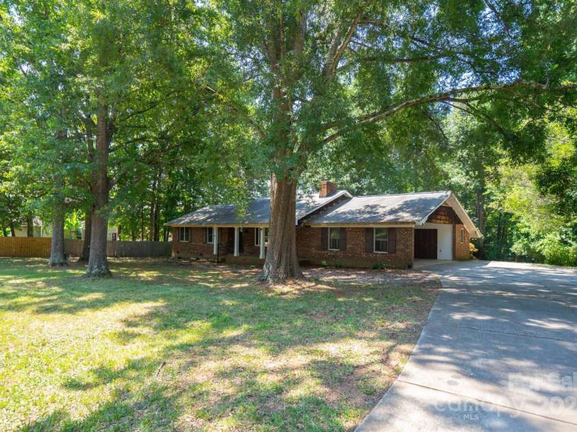 10120 Withers Road, Charlotte, NC 28278.  MLS# CAR4278511, YatesRealty ID 25375. 