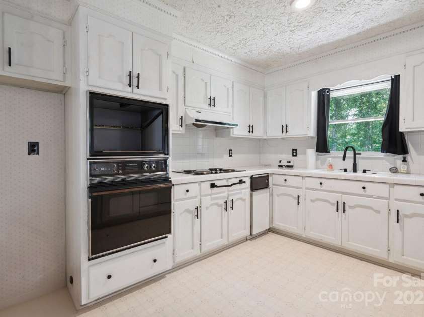 10120 Withers Road, Charlotte, NC 28278.  MLS# CAR4278511, YatesRealty ID 25375. 