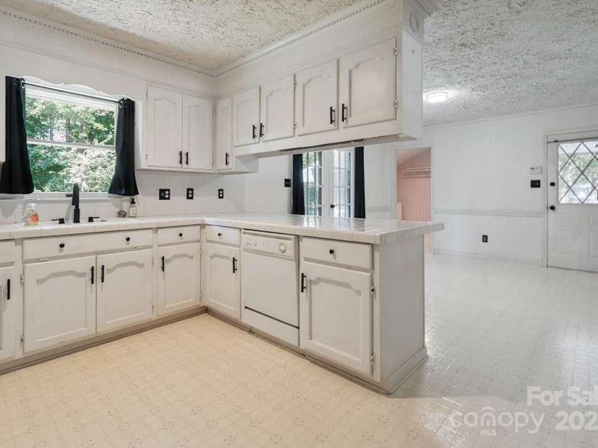 10120 Withers Road, Charlotte, NC 28278.  MLS# CAR4278511, YatesRealty ID 25375. 