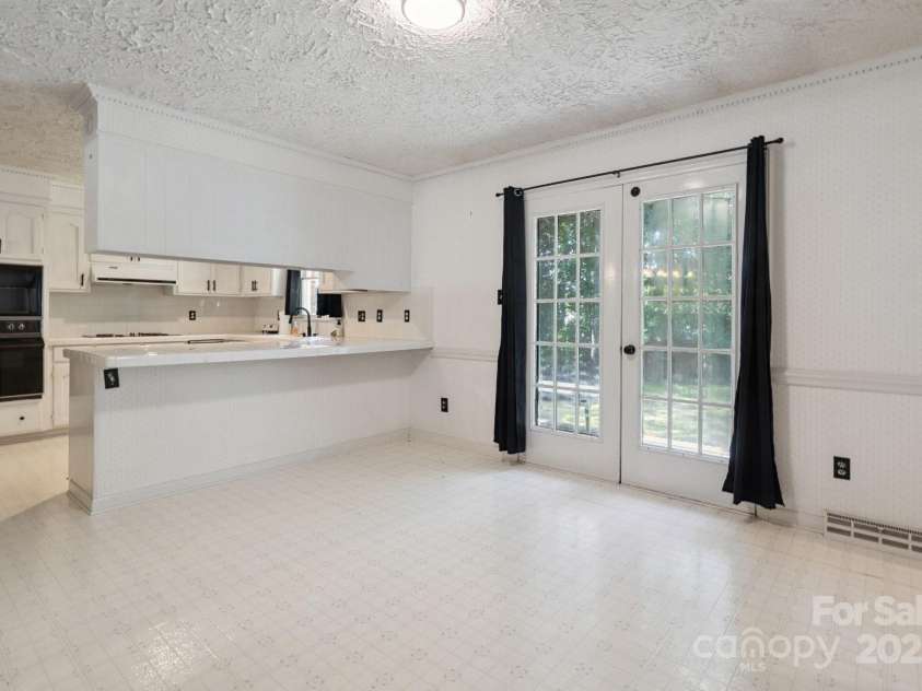 10120 Withers Road, Charlotte, NC 28278.  MLS# CAR4278511, YatesRealty ID 25375. 